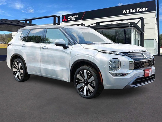2025 Mitsubishi Outlander SEL's photo