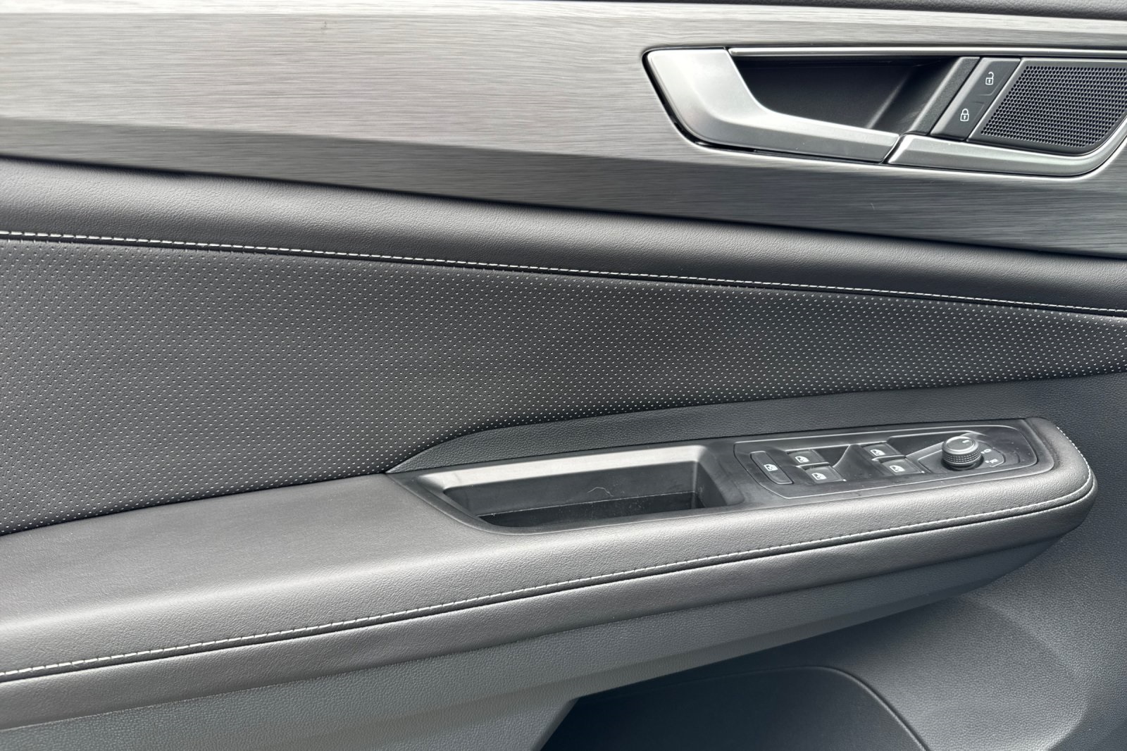 2025 Volkswagen Atlas Cross Sport SE photo 11