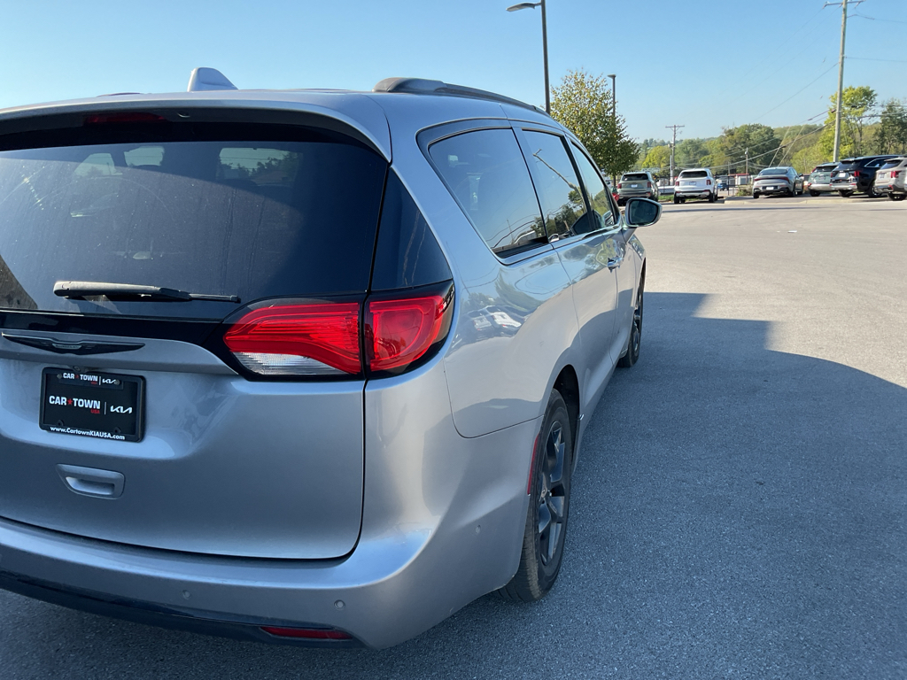 2019 Chrysler Pacifica Touring L photo 6