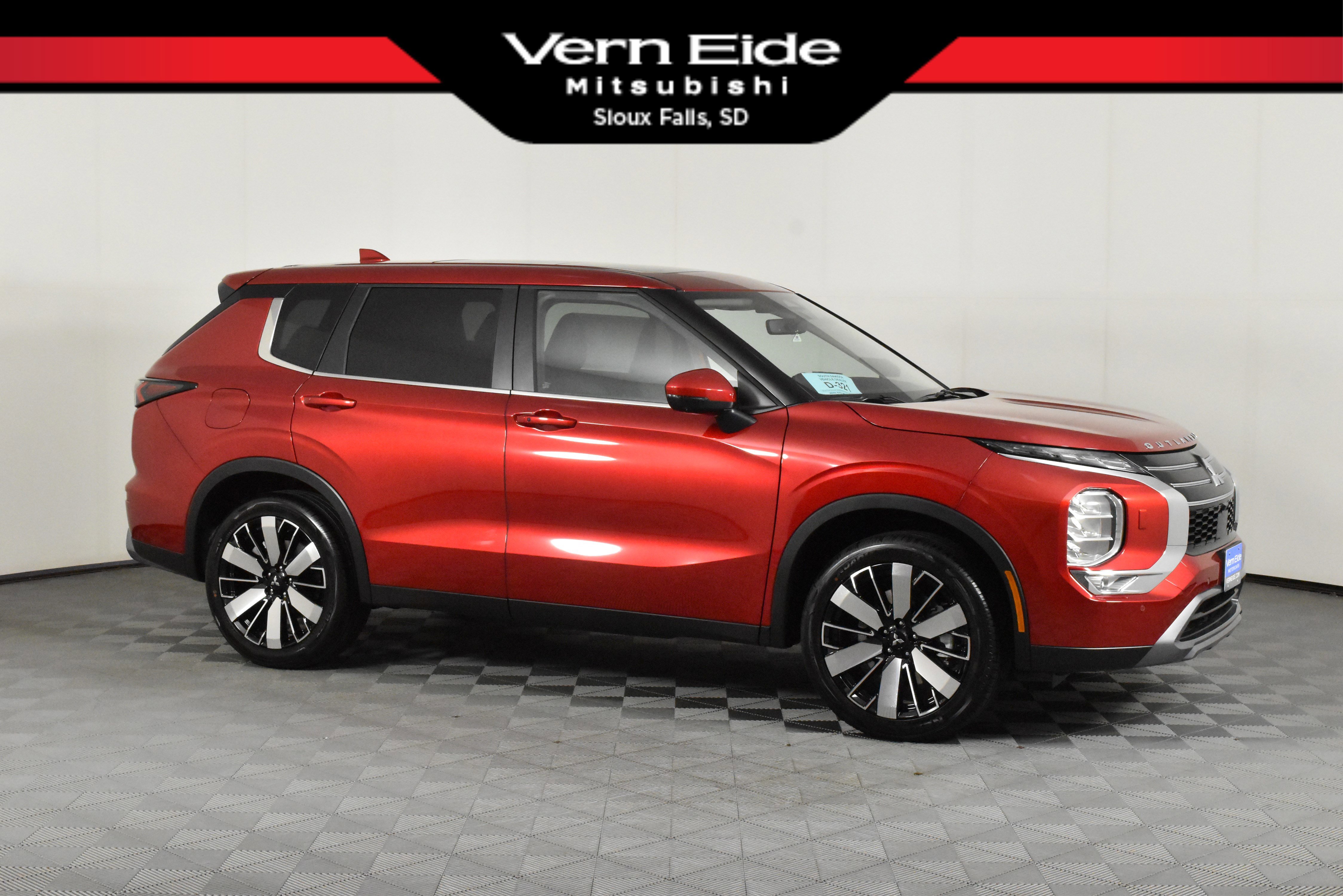 2025 Mitsubishi Outlander SE's photo