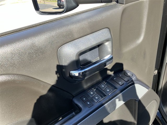 2015 Chevrolet Silverado 2500HD LT photo 4