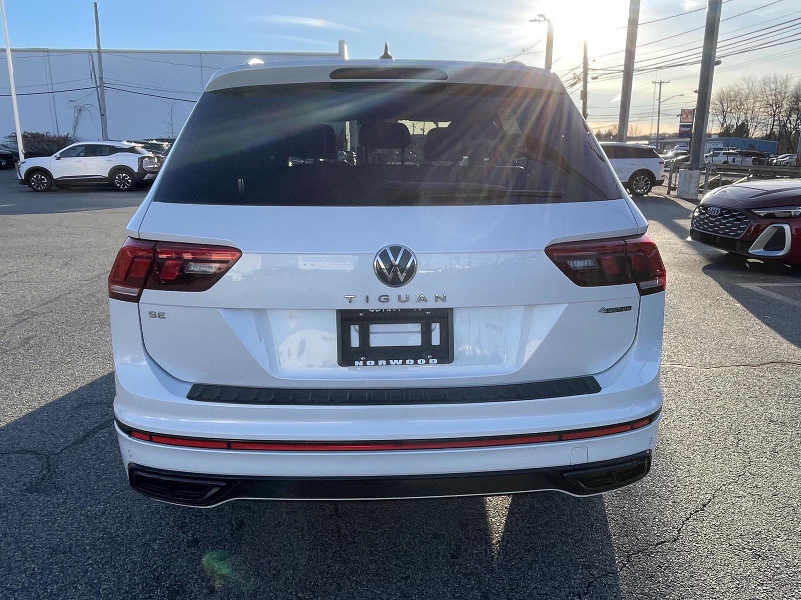 2023 Volkswagen Tiguan SE R-Line Black photo 4