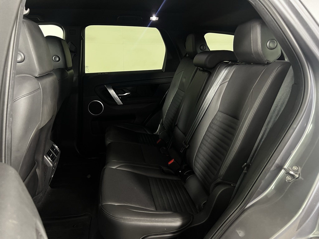 2023 Land Rover Discovery S photo 9