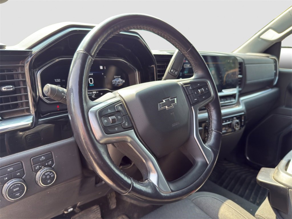 2022 Chevrolet Silverado RST photo 6