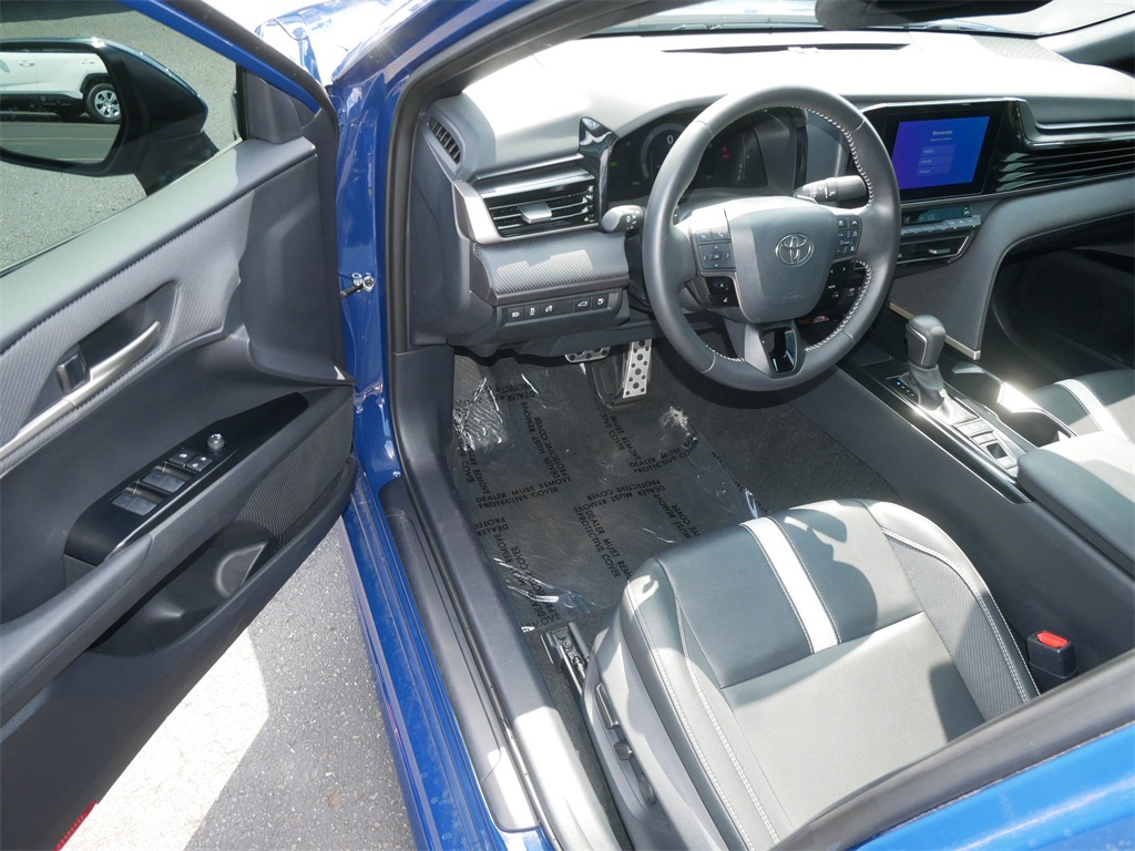 2025 Toyota Camry SE photo 9