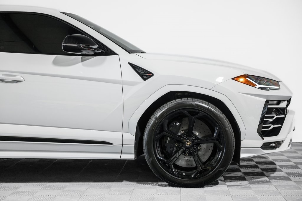 2020 Lamborghini Urus Base photo 3