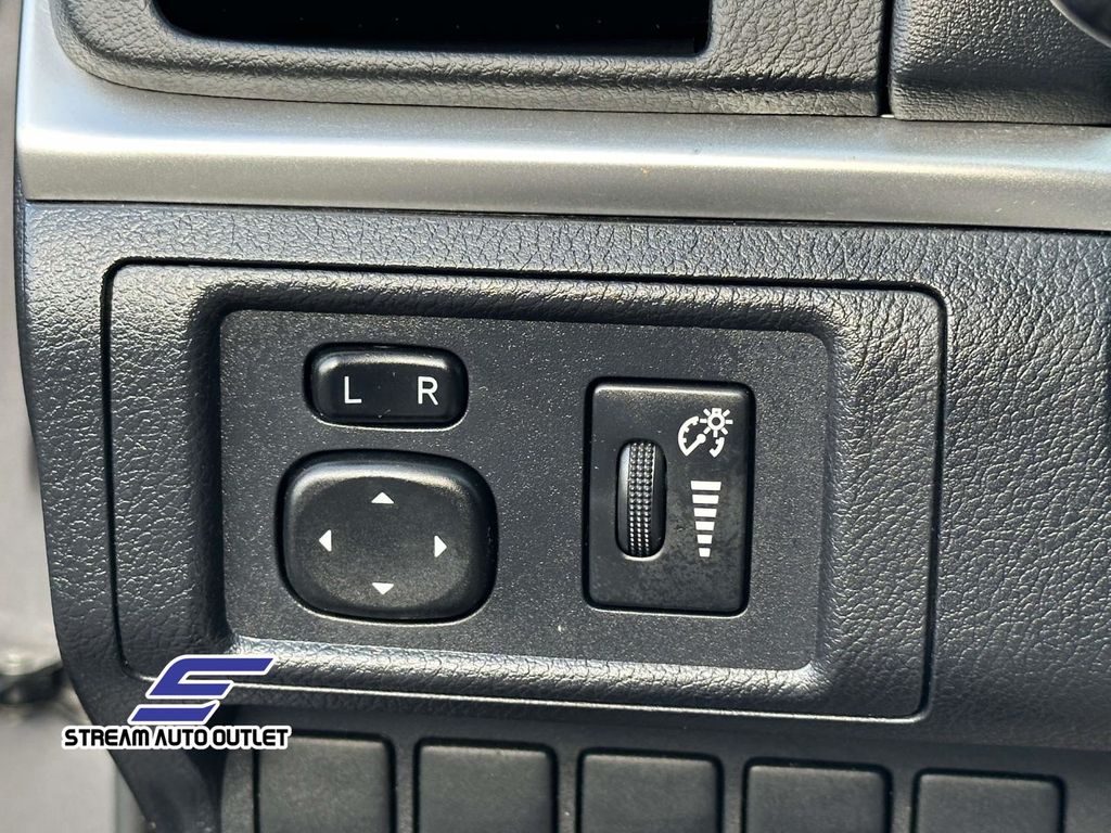 2013 Lexus CT 200h photo 21