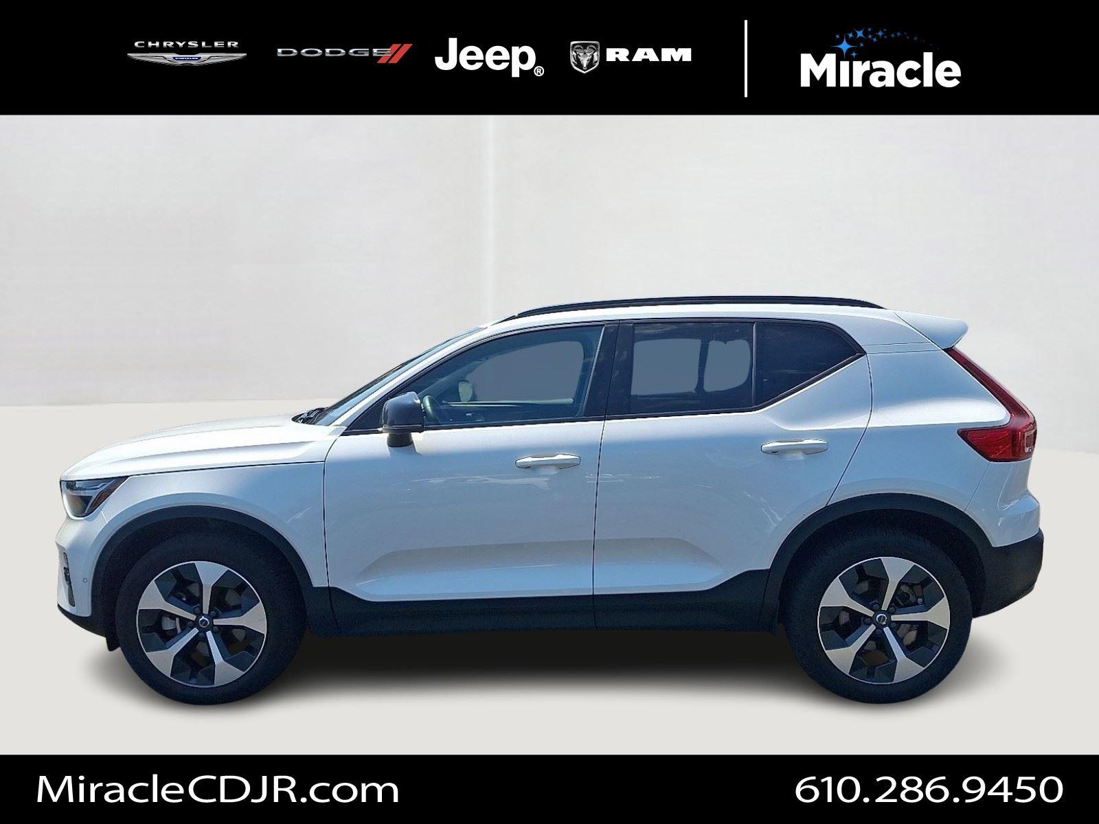 2024 Volvo XC40 Plus photo 4