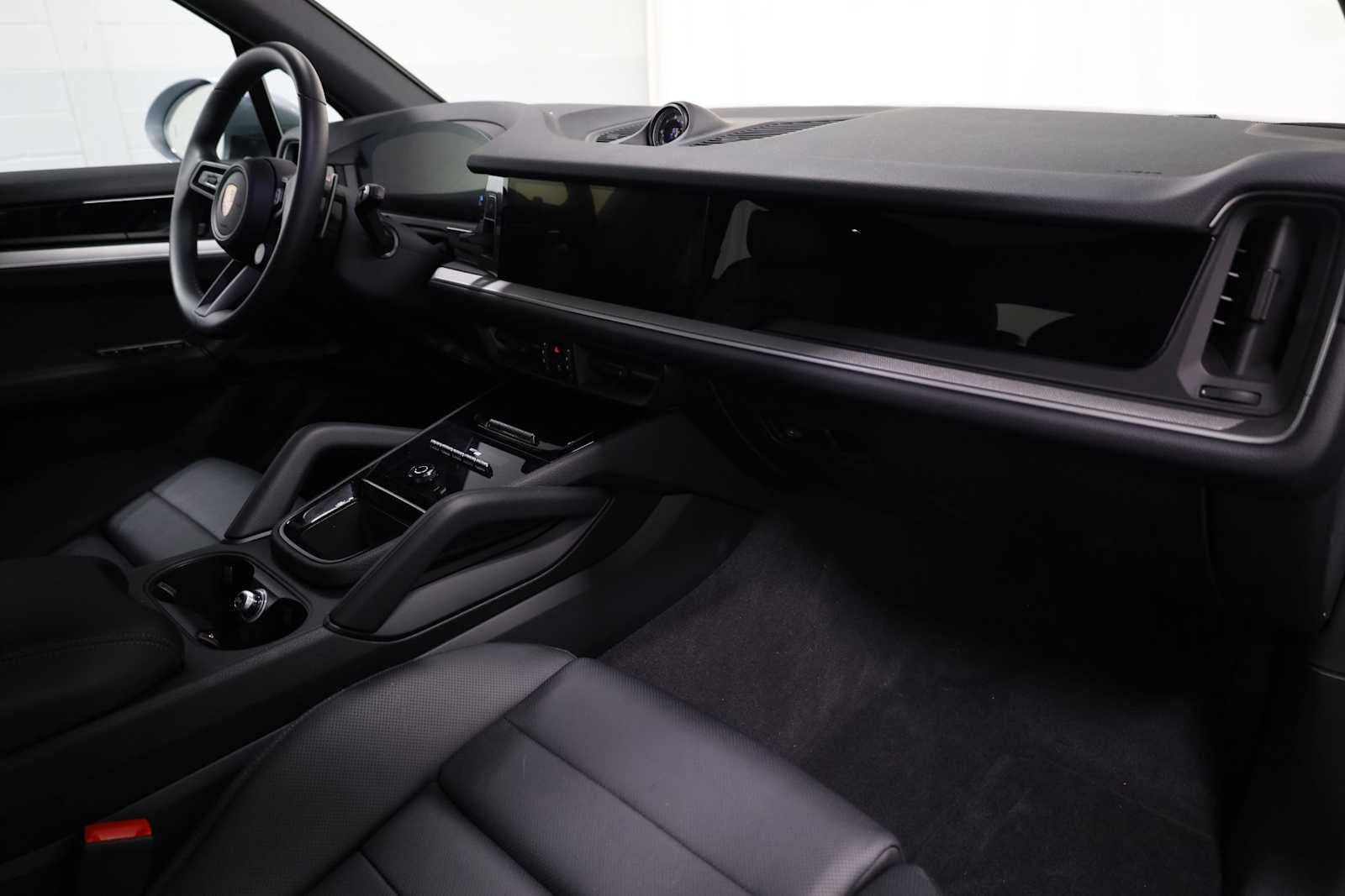 2024 Porsche Cayenne photo 5