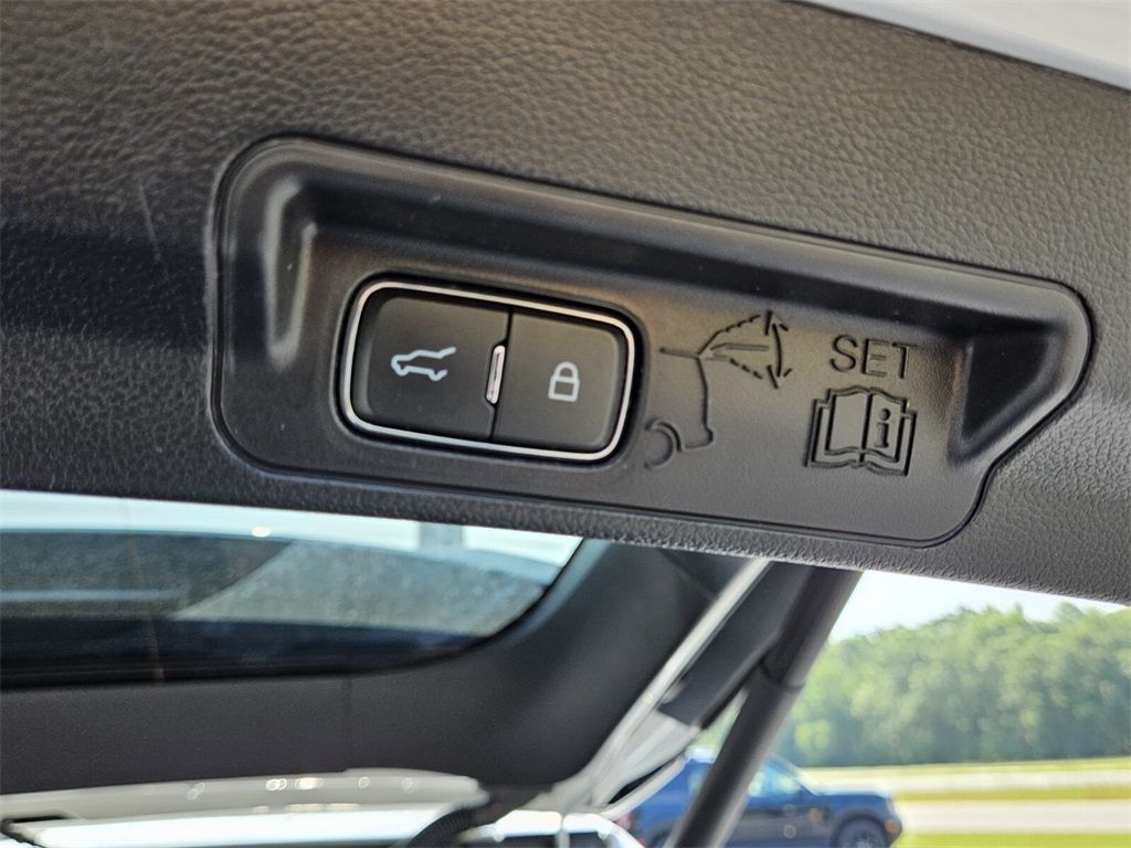 2022 Ford Explorer Limited photo 12