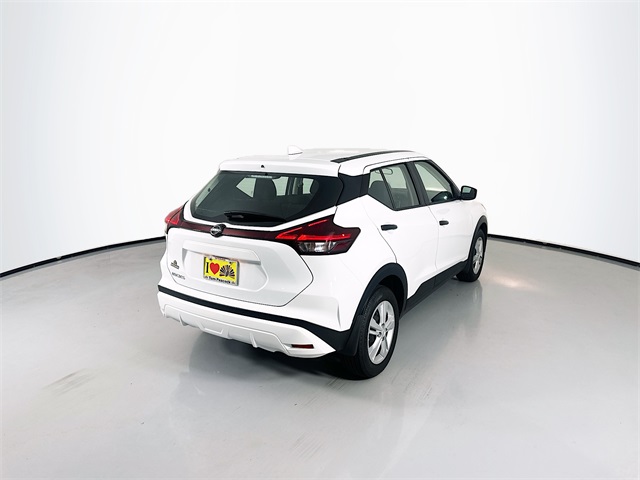 2025 Nissan Kicks Play S photo 7