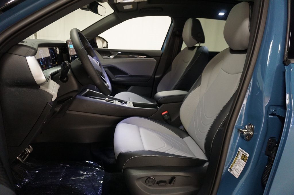 2025 Volkswagen Tiguan SE R-Line Black photo 9