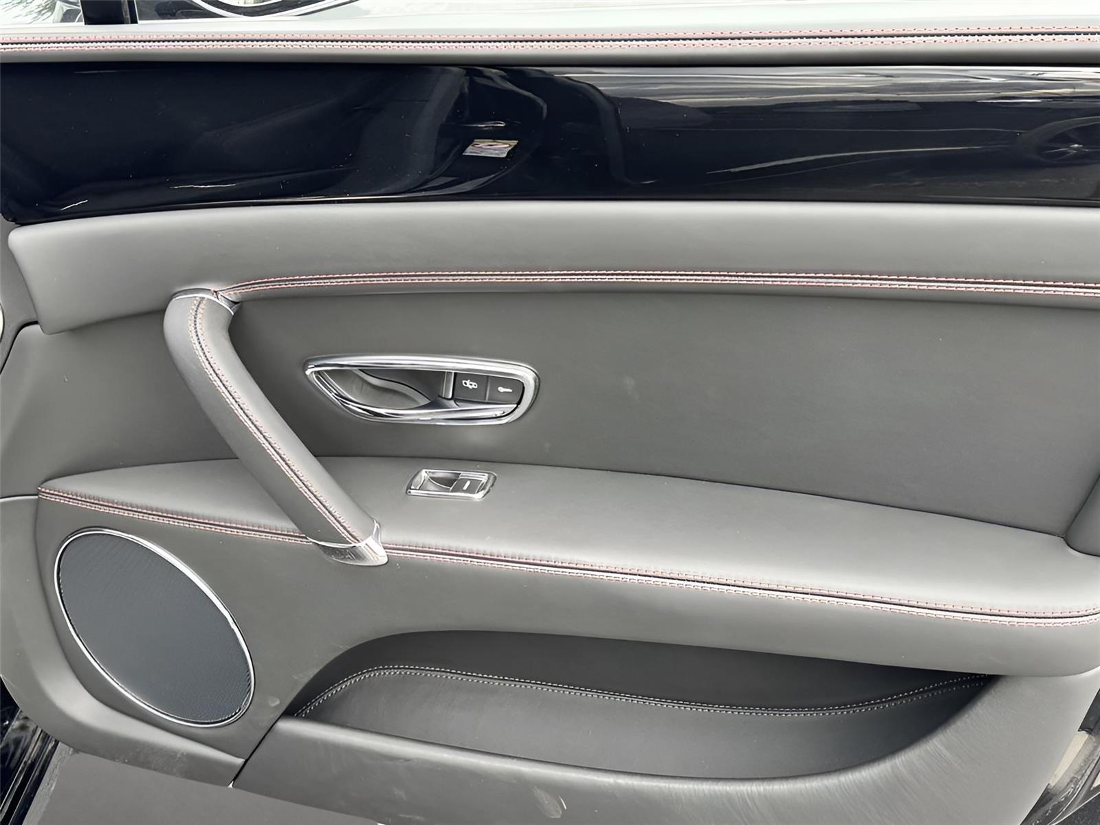 2018 Bentley Flying Spur V8 S photo 19