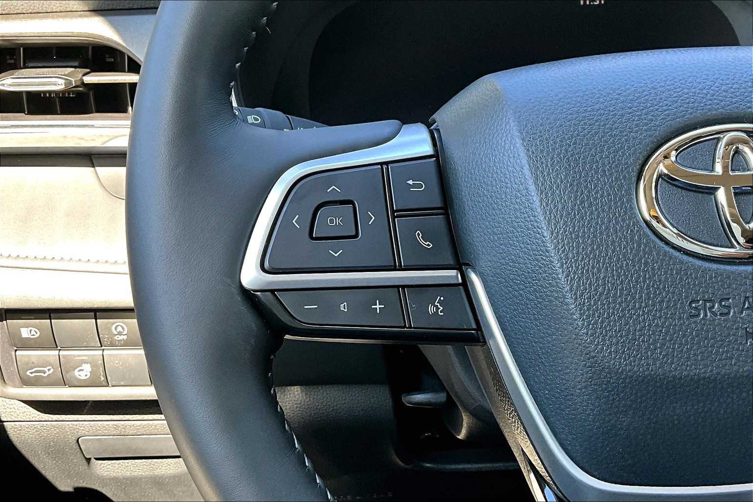 2024 Toyota Highlander Limited photo 23