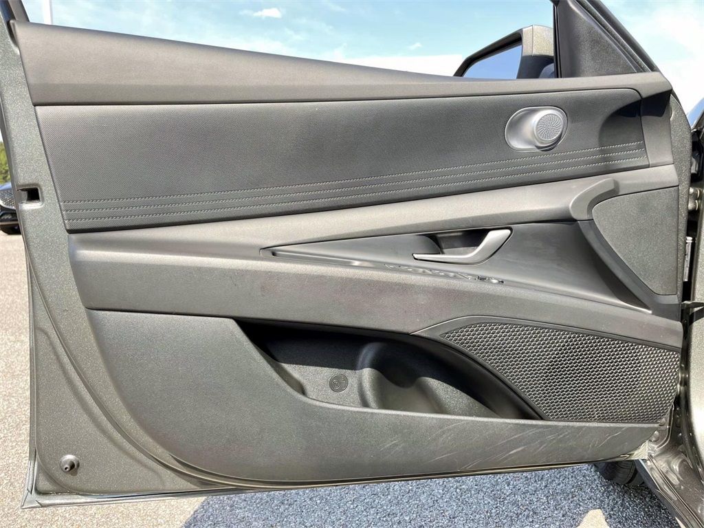 2024 Hyundai Elantra SEL photo 10