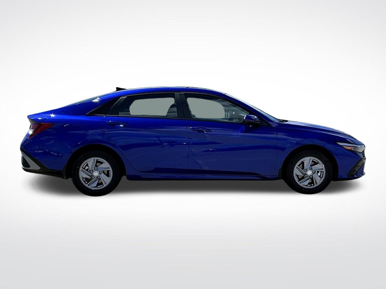 2025 Hyundai Elantra SE photo 3
