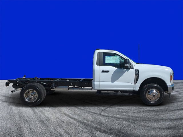 2025 Ford F-350 XL photo 2