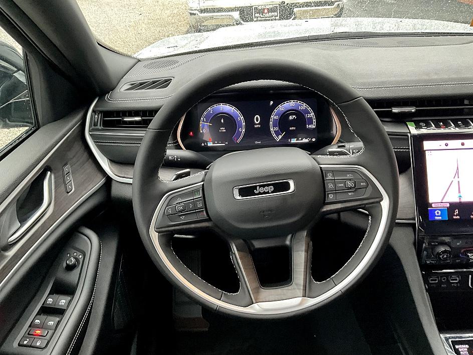 2025 Jeep Grand Cherokee Limited photo 28