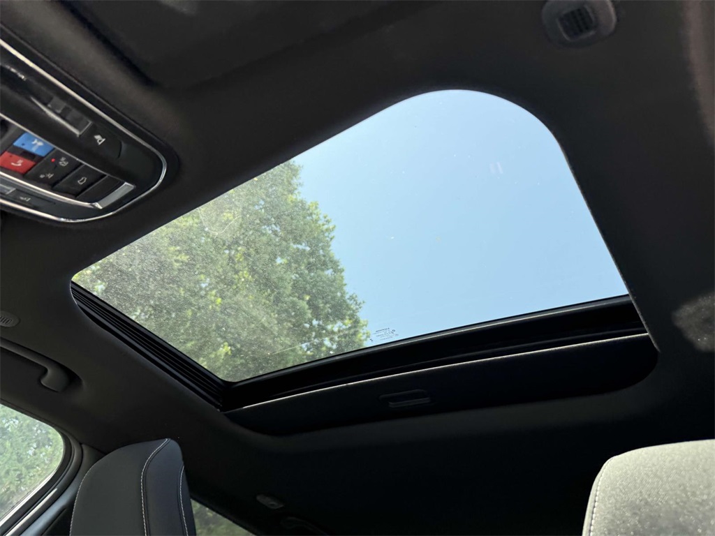 2025 Jeep Grand Cherokee Laredo X photo 3