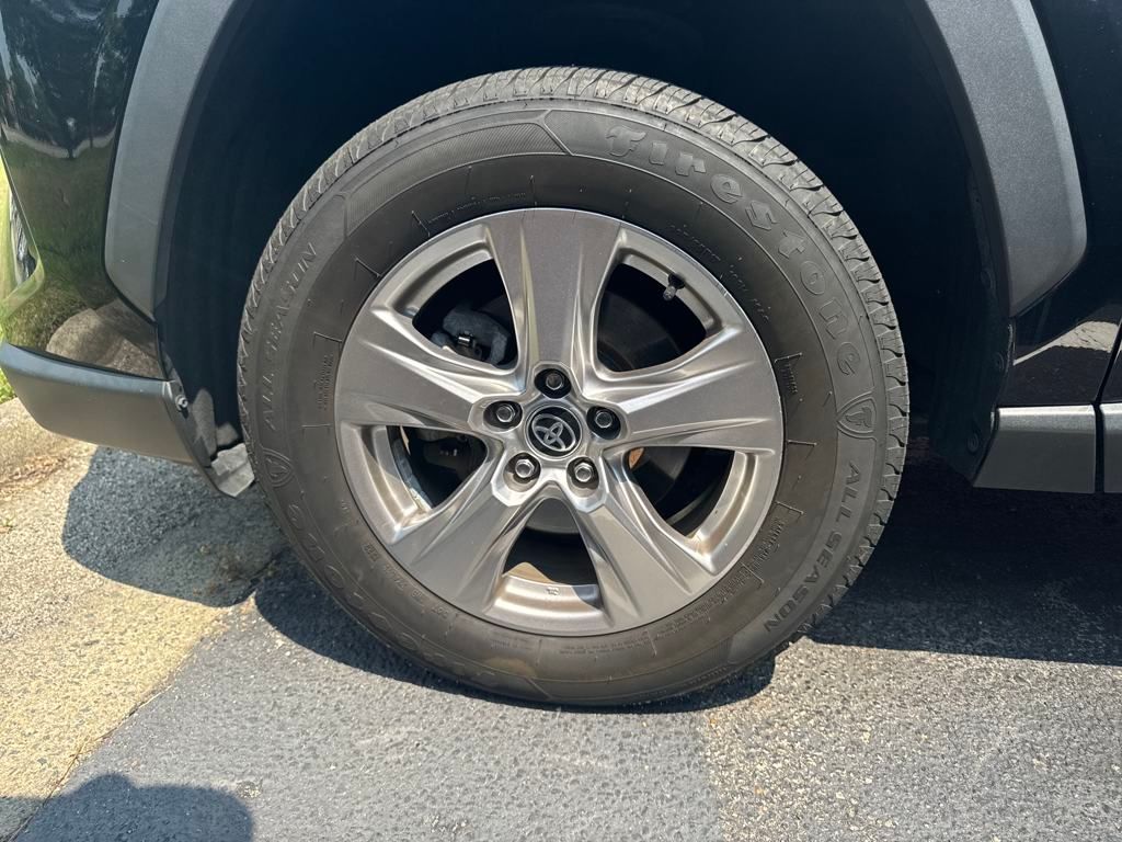 2022 Toyota RAV4 XLE photo 24