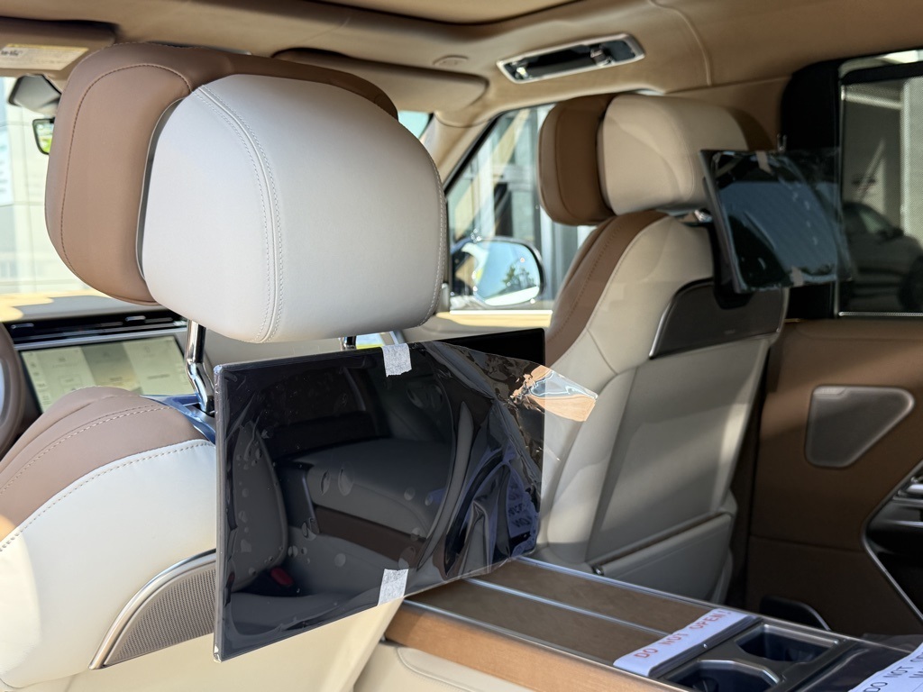 2025 Land Rover Range Rover SV photo 21