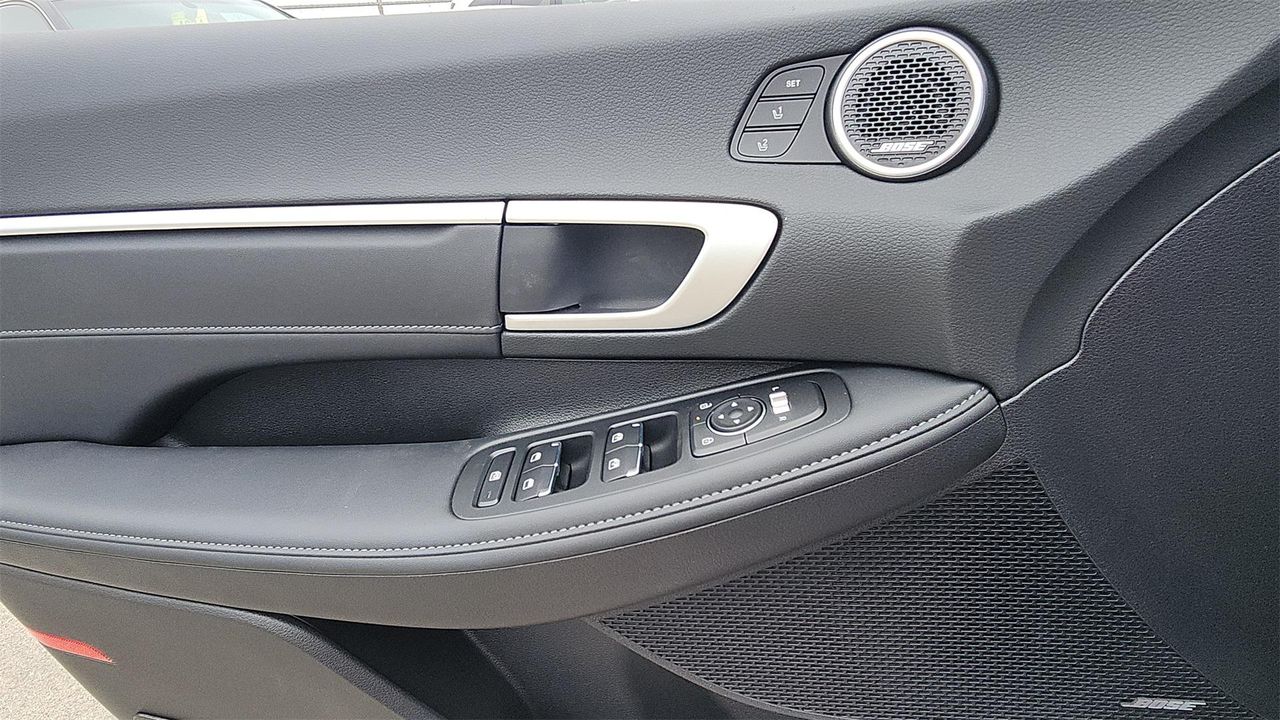 2025 Hyundai Sonata Hybrid Limited photo 17