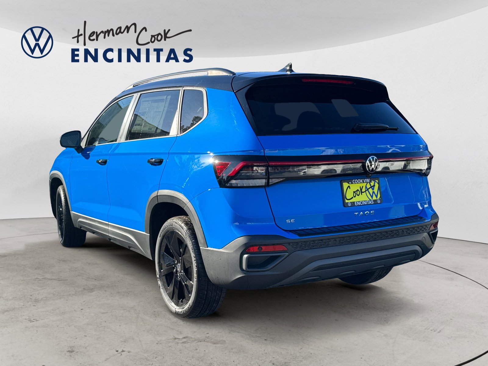 2025 Volkswagen Taos SE photo 3