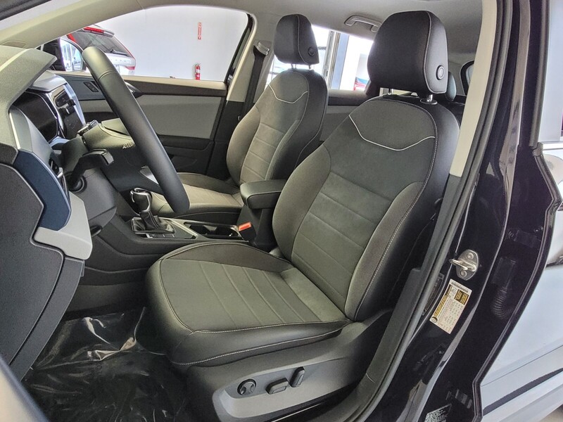 2023 Volkswagen Taos SE photo 7