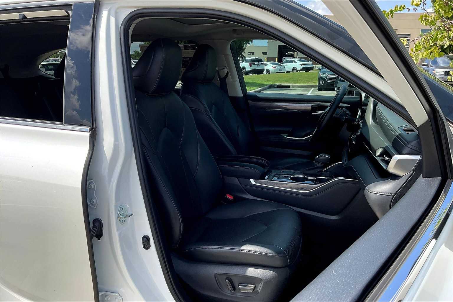 2021 Toyota Highlander Hybrid Limited photo 7