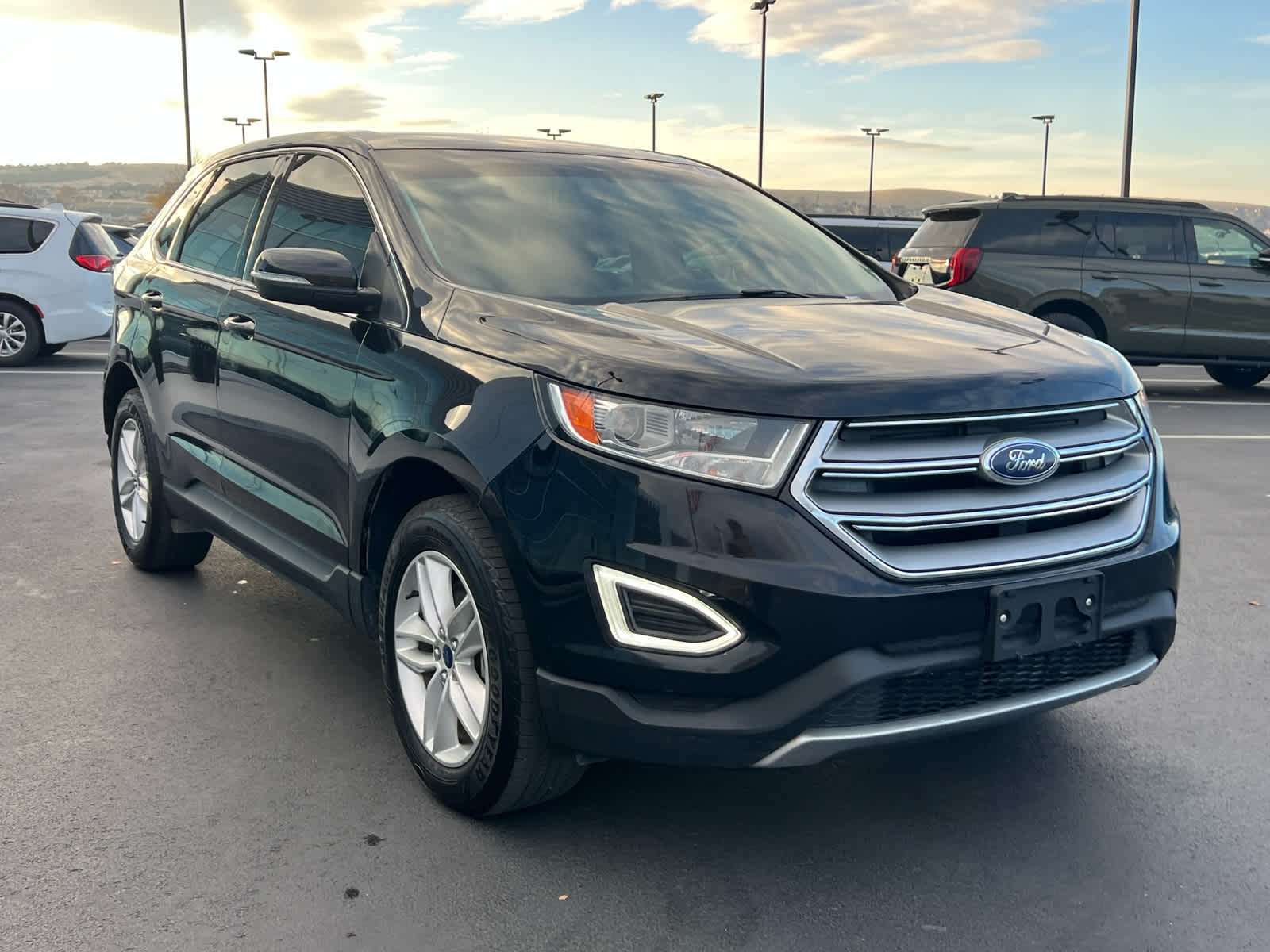 2017 Ford Edge SEL photo 4