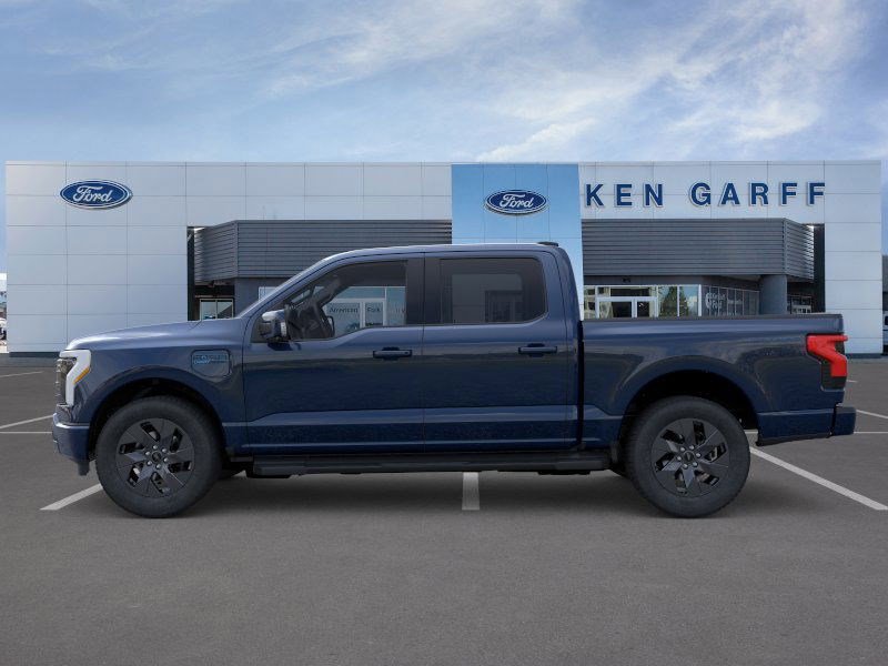 2025 Ford F-150 Lightning Lariat photo 2