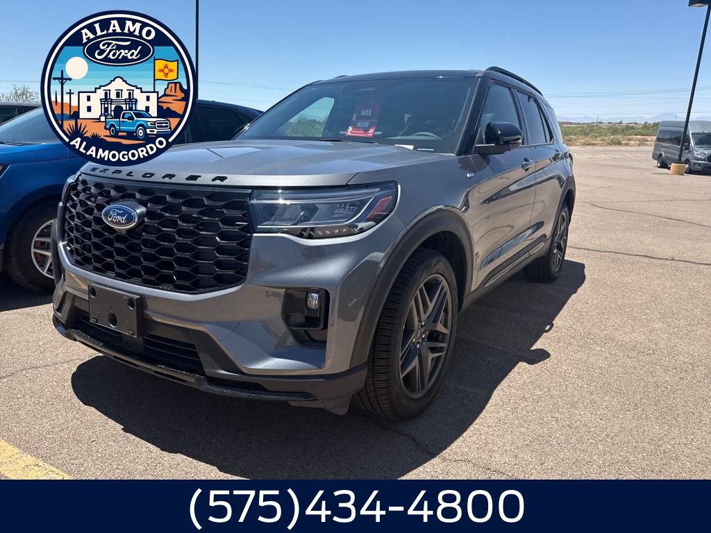 2025 Ford Explorer ST-LINE's photo