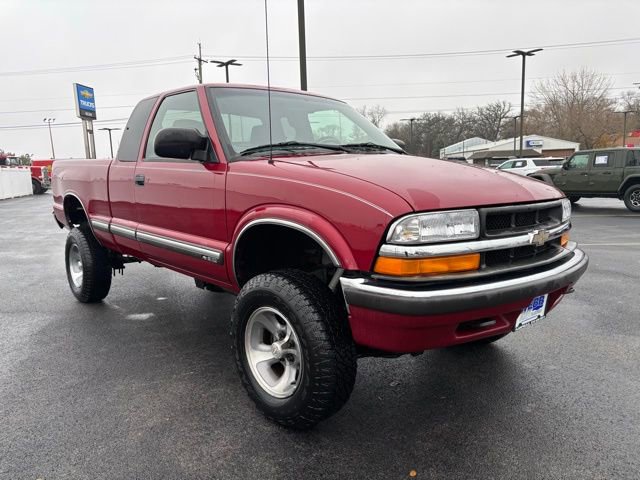 2000 Chevrolet S-10 Pickup photo 3