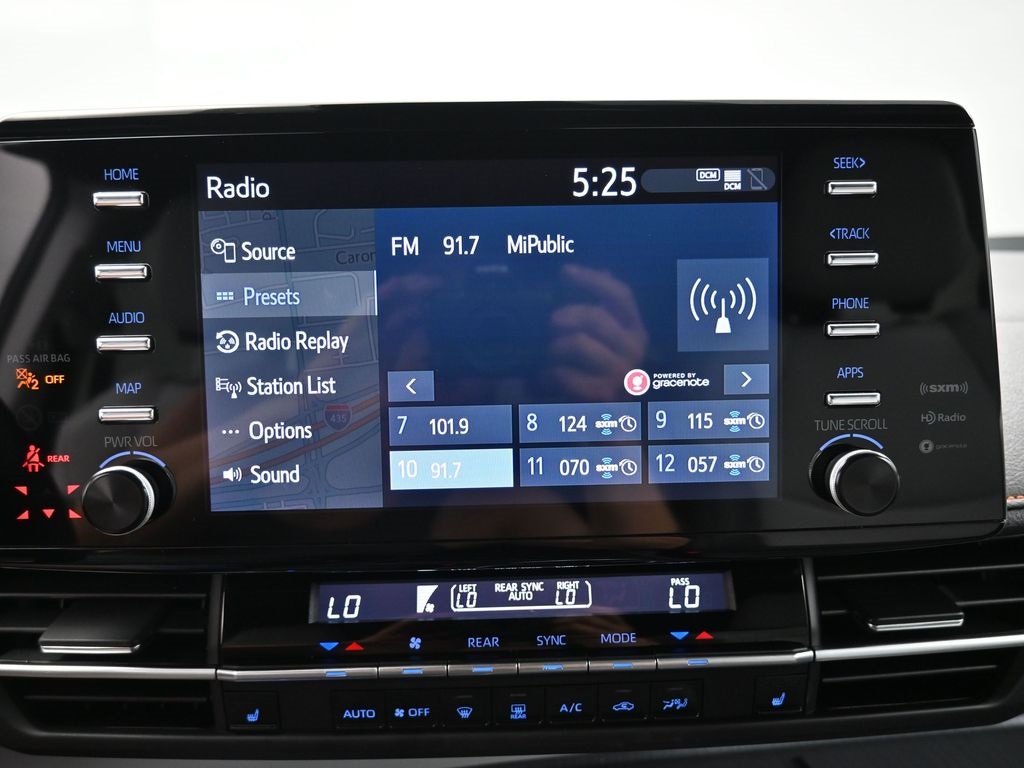 2024 Toyota Sienna XSE photo 18