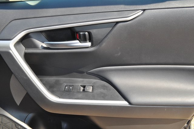 2025 Toyota RAV4 XLE photo 21