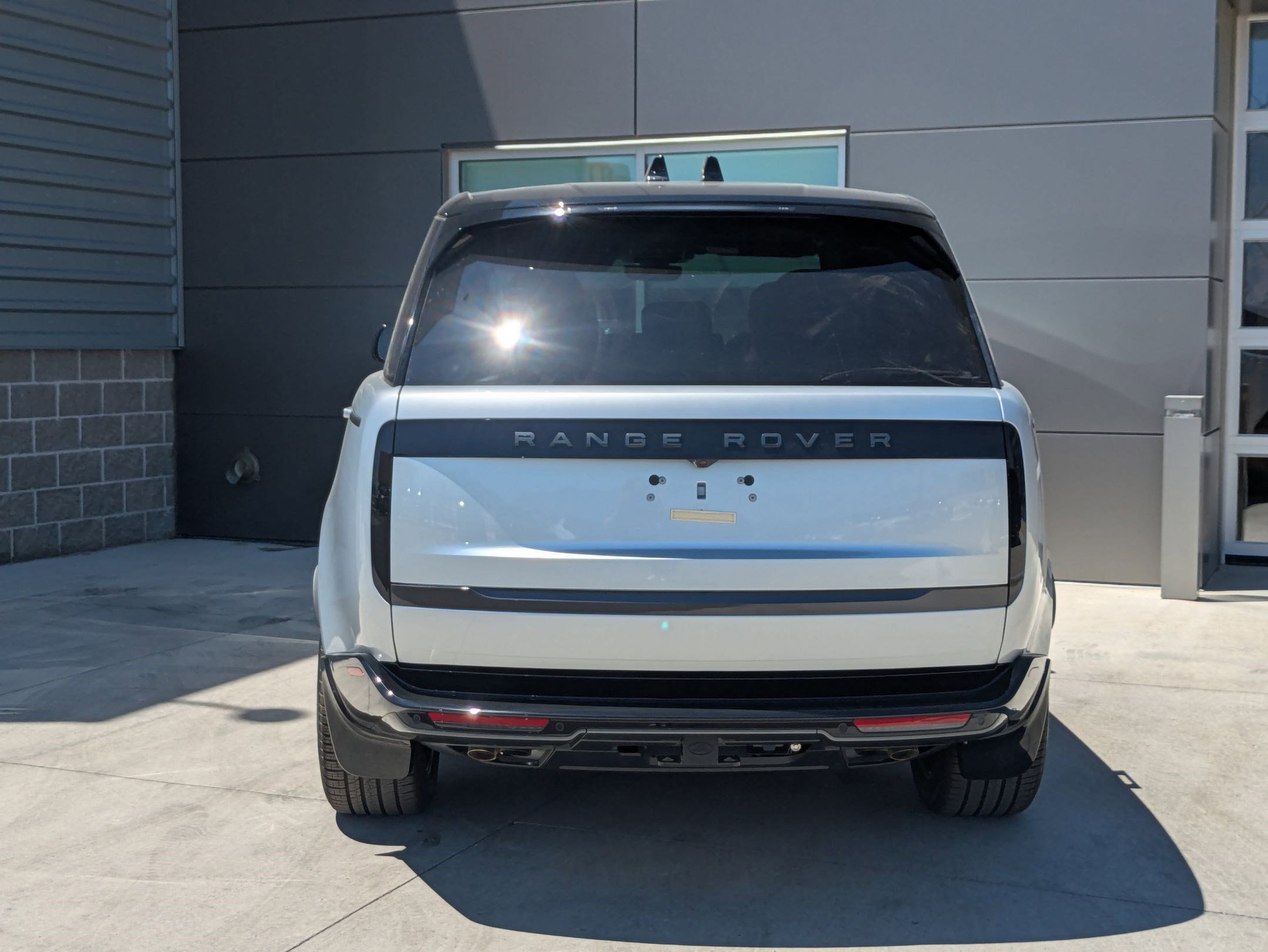 2025 Land Rover Range Rover SE photo 4