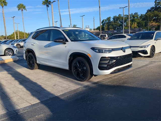 2025 Volkswagen Tiguan SE R-Line Black photo 2