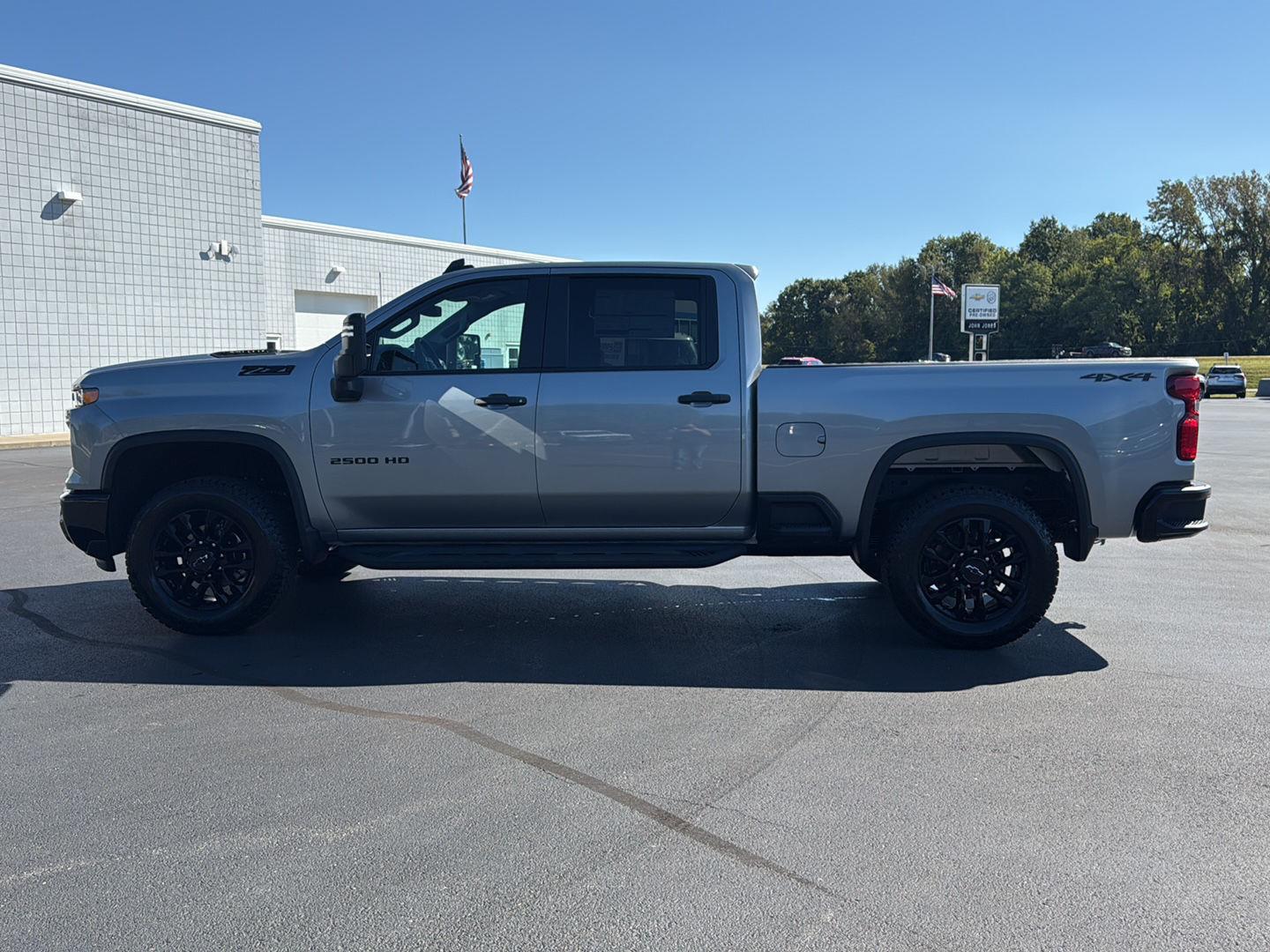 2026 Chevrolet Silverado 2500HD Custom photo 3