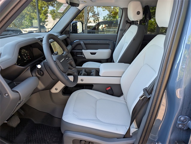 2025 Land Rover Defender 110 X-Dynamic SE photo 6