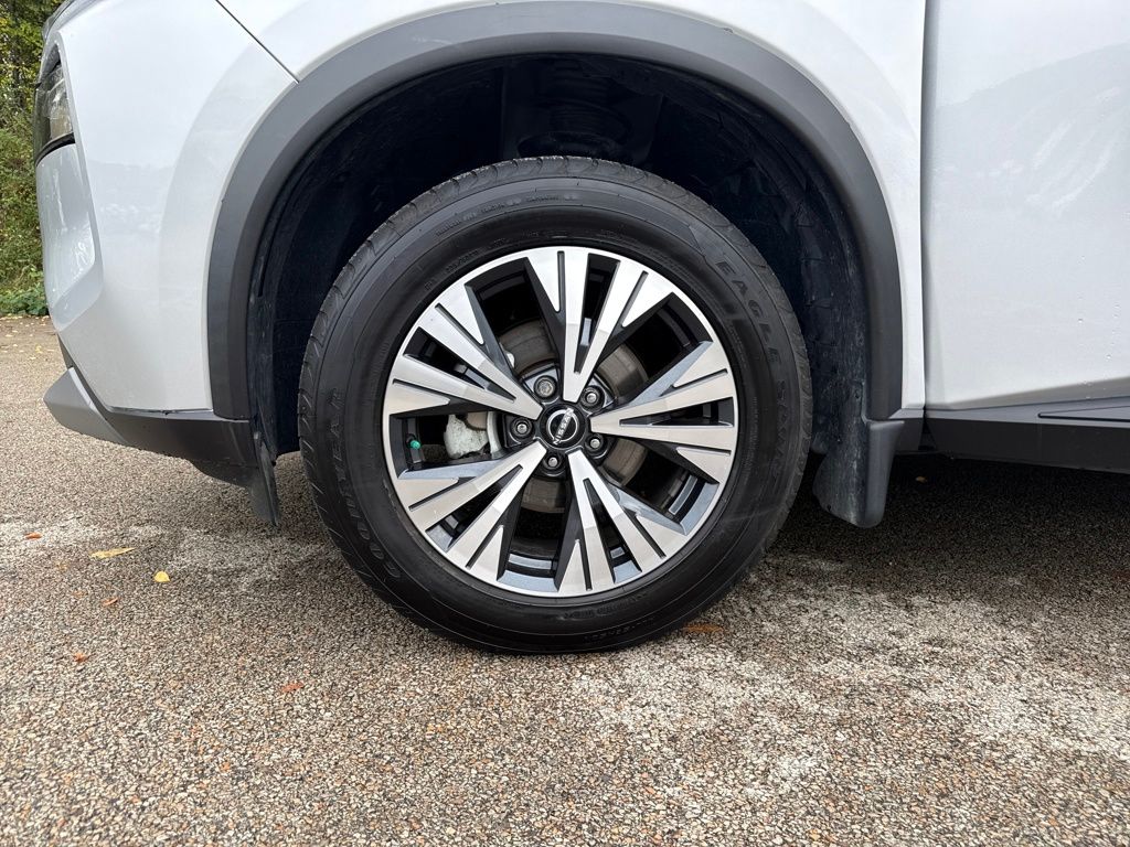 2022 Nissan Rogue SV photo 26