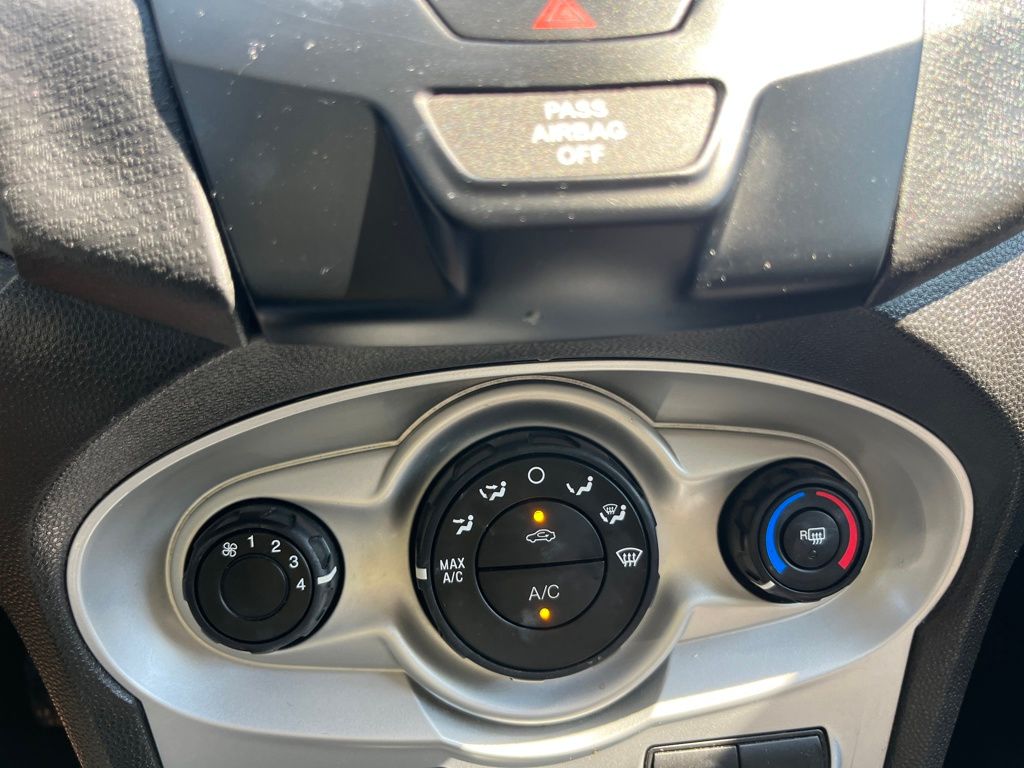2018 Ford Fiesta SE photo 16