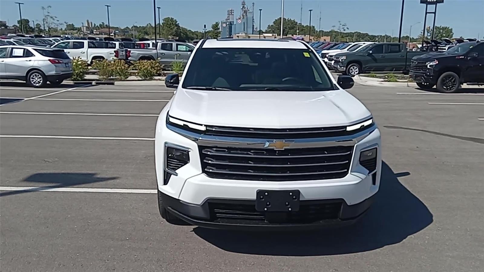 2026 Chevrolet Traverse photo 2
