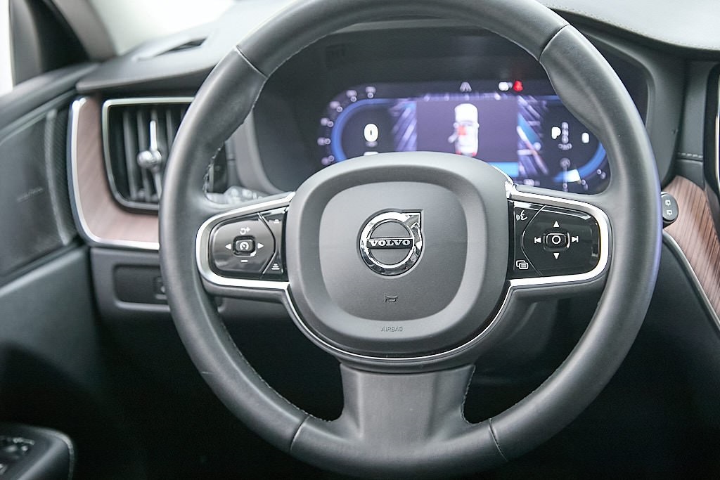 2023 VOLVO XC60 - Image 24