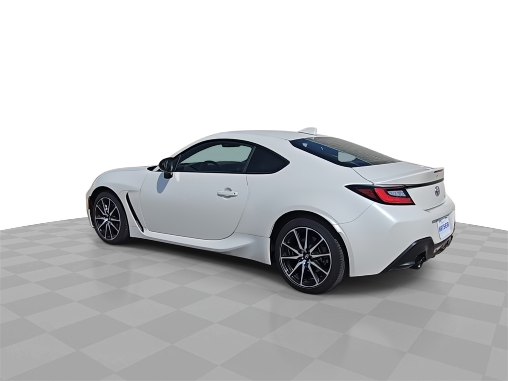 2023 Toyota GR86 Base photo 6