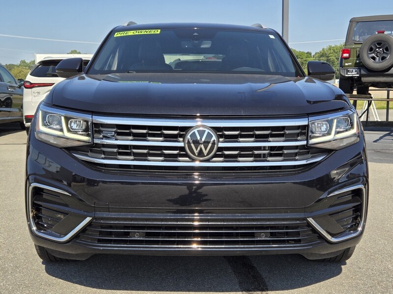 2022 Volkswagen Atlas Cross Sport V6 SEL R-Line photo 2