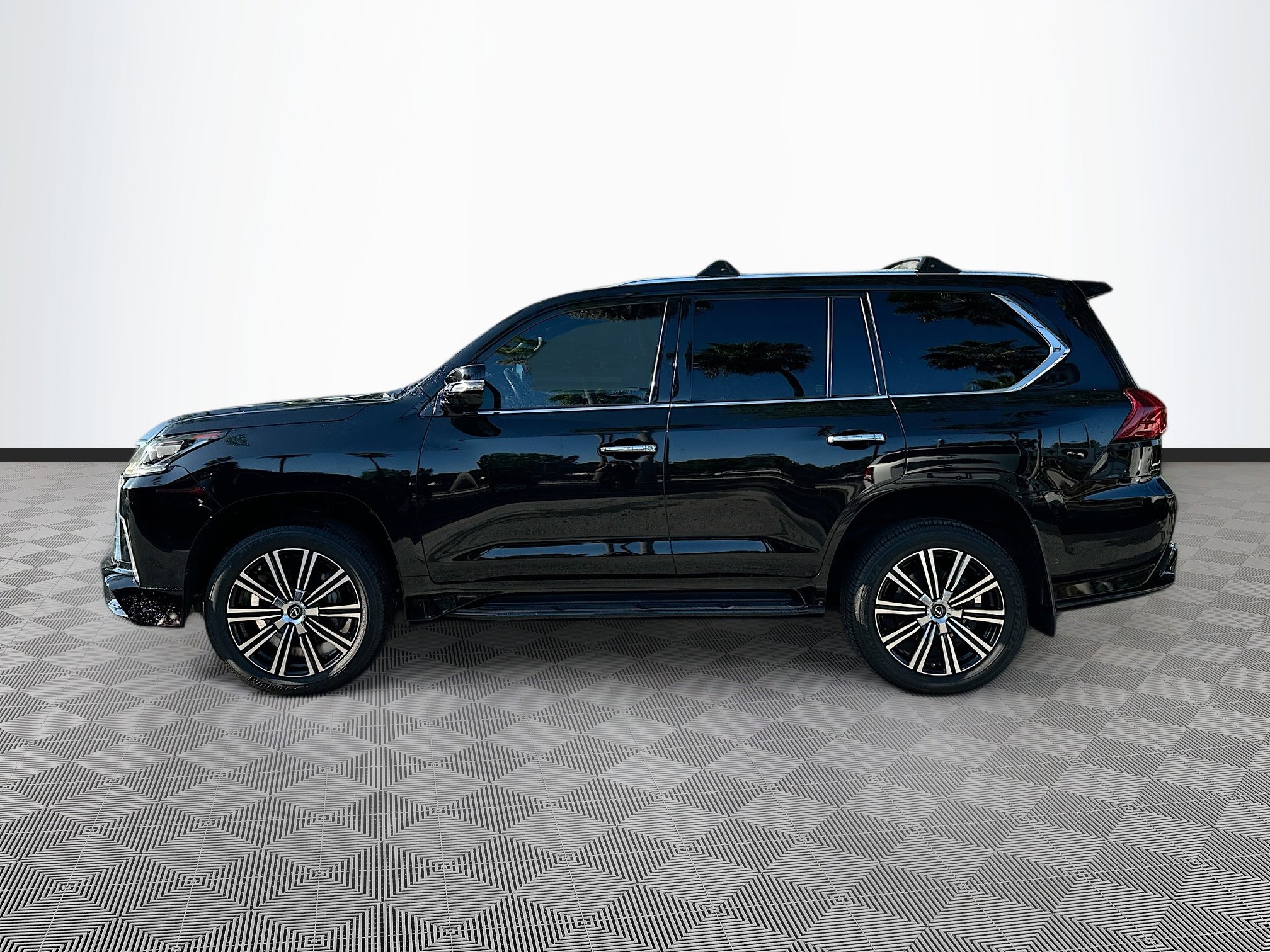 2020 Lexus LX 570 photo 4
