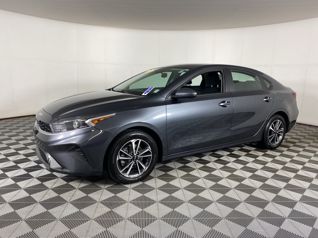 2023 Kia Forte LXS photo 3