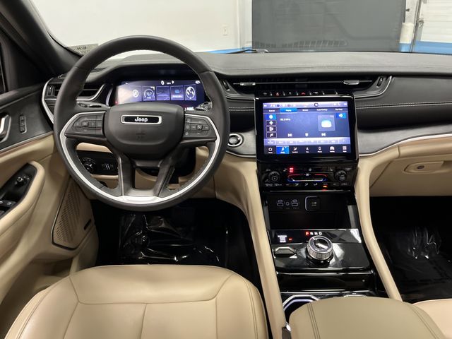 2023 Jeep Grand Cherokee Limited photo 3