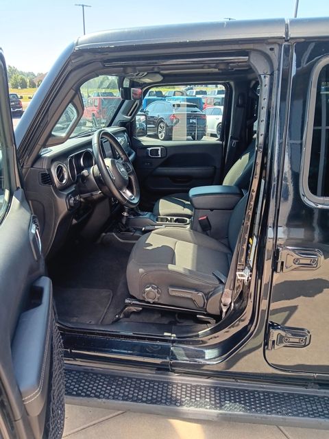 2022 Jeep Wrangler Unlimited Sahara photo 10