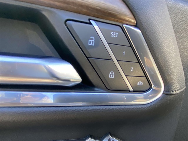2023 Chevrolet Silverado 1500 High Country photo 18